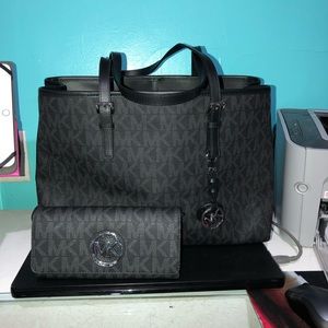 Michael Kors tote/wallet set